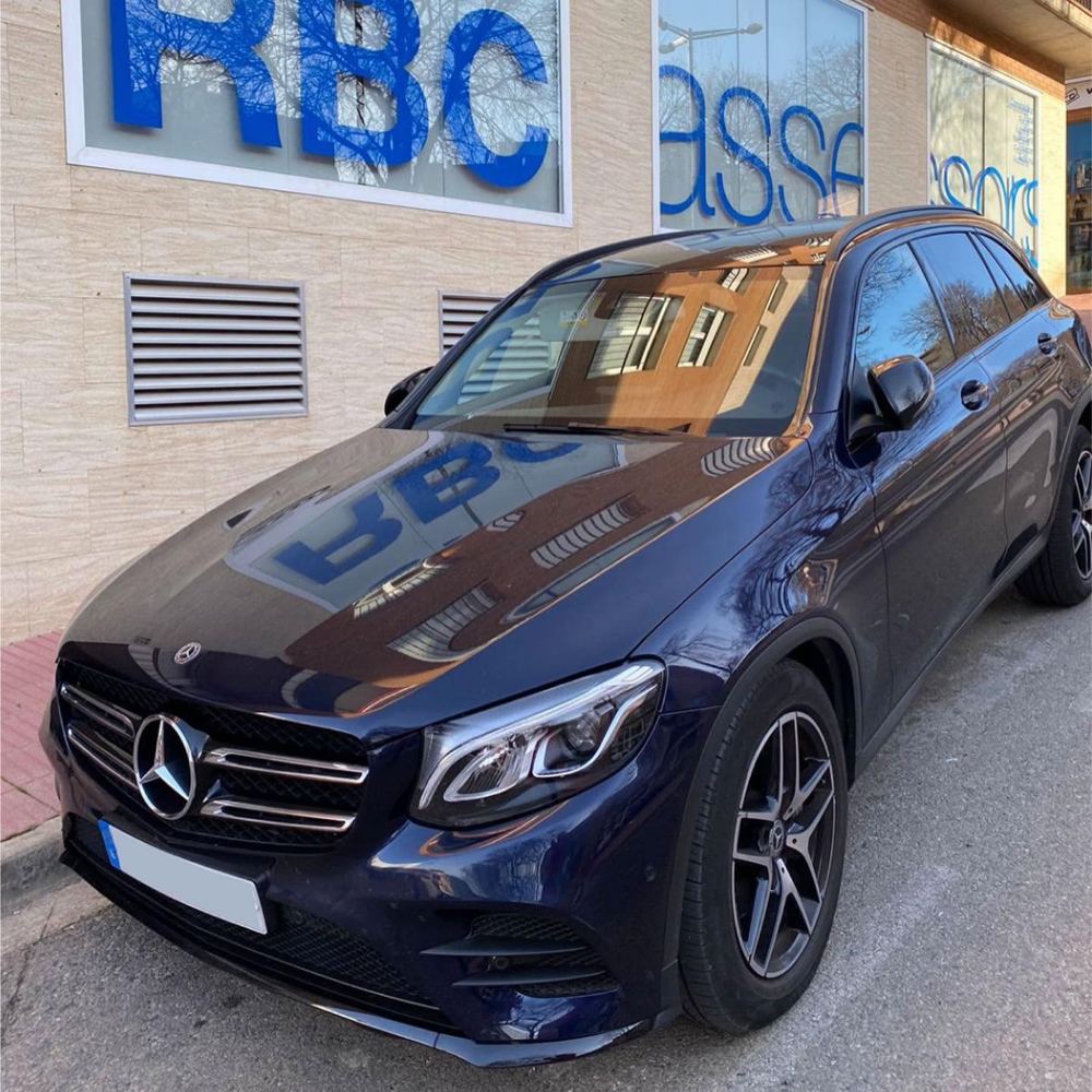 Mercedes-Benz GLC azul oscuro